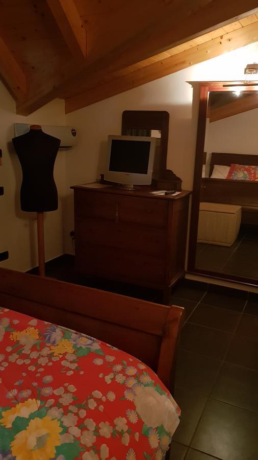B&B Benessere La Casa Nera Брено Екстер'єр фото